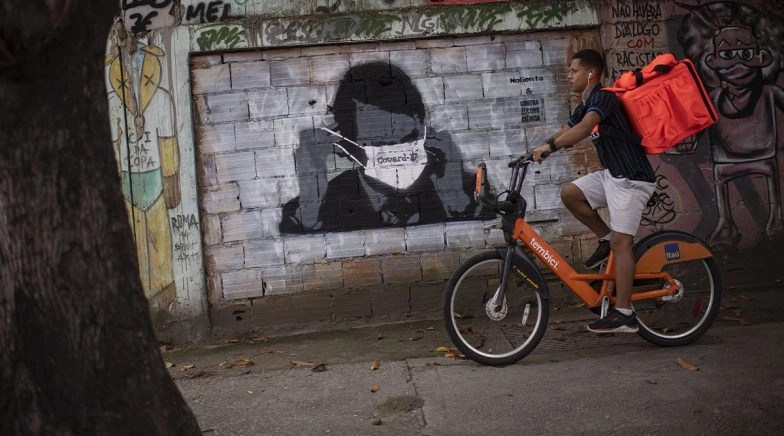 Brazil Mafia Gangs Enforce '8 PM Curfew' in Rio de Janeiro to Curb Coronavírus Transmission