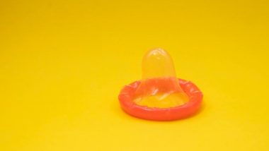 How to Wear a Condom? From Breaking to Slipping, Ways to Deal with Condom Emergencies During Sex (Watch Video)