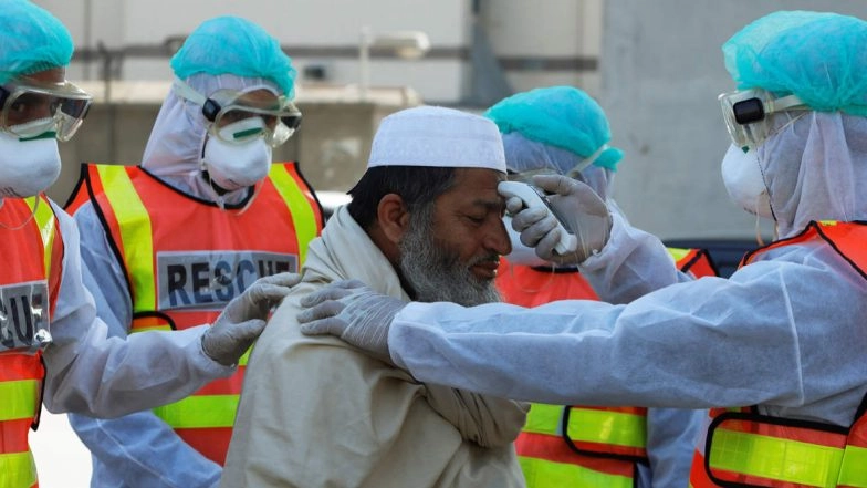 Pakistan to Lift COVID-19 Lockdown in Phases From May 9; Coronavirus Cases Rise to 24,526