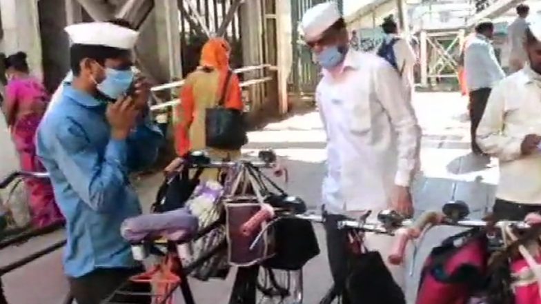 Mumbai Dabbawalas Resort to Odd-Jobs Like Driving Autos to Make Ends Meet Amid COVID-19 Pandemic, Urges Maharashtra Government to Allow Them to Board Mumbai Local Trains