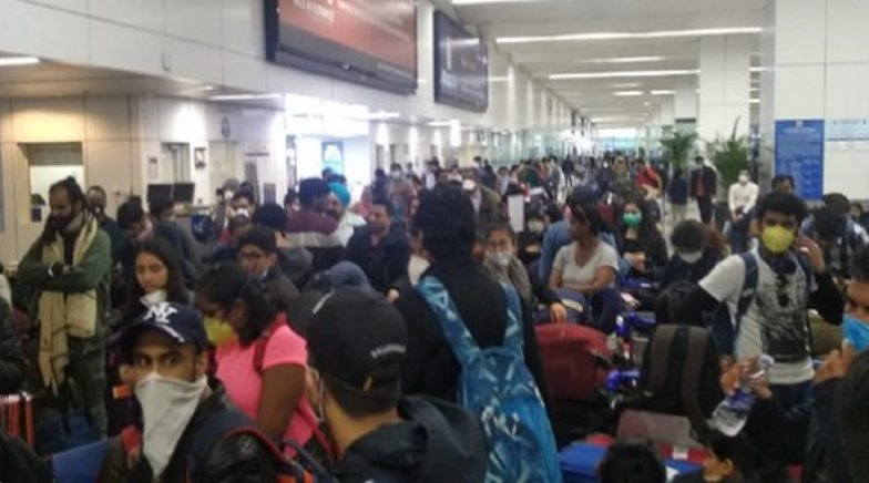 Chaos at Delhi's IGI Airport Amid COVID-19 Outbreak, Passengers Vent Anger at Immigration Officials