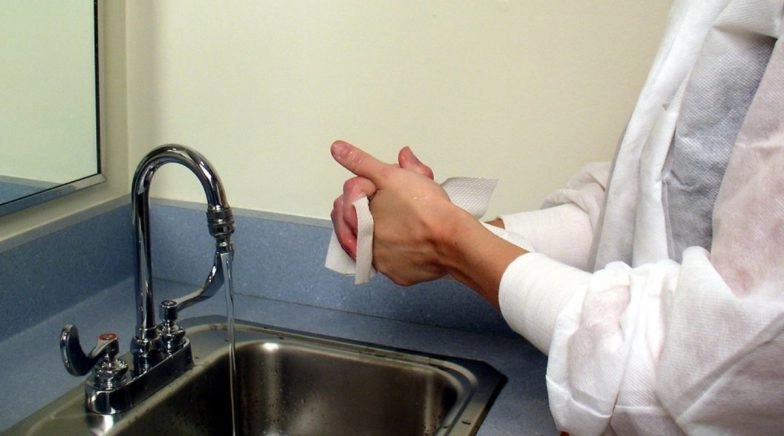 Coronavirus Prevention: What Is the Right Way to Dry Your Hands to Keep Them Germ-Free?
