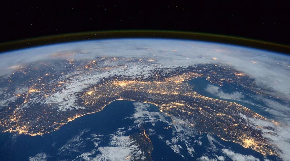 Earth Hour 2020: ‘Who Invented Earth Hour?’ to ‘Does Earth Hour Make a Difference?’ 5 FAQS on the Observance in Support of Nature Earth Hour 2020: ‘Who Invented Earth Hour?’ to ‘Does Earth Hour Make a Difference?’ 5 FAQS on the Observance in Support of Nature