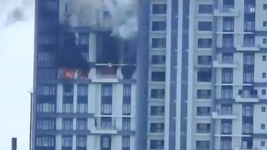 Fire in Kolkata: Blaze Engulfs Residential Building in Bhawanipore Area, Fire Tenders Present at Spot