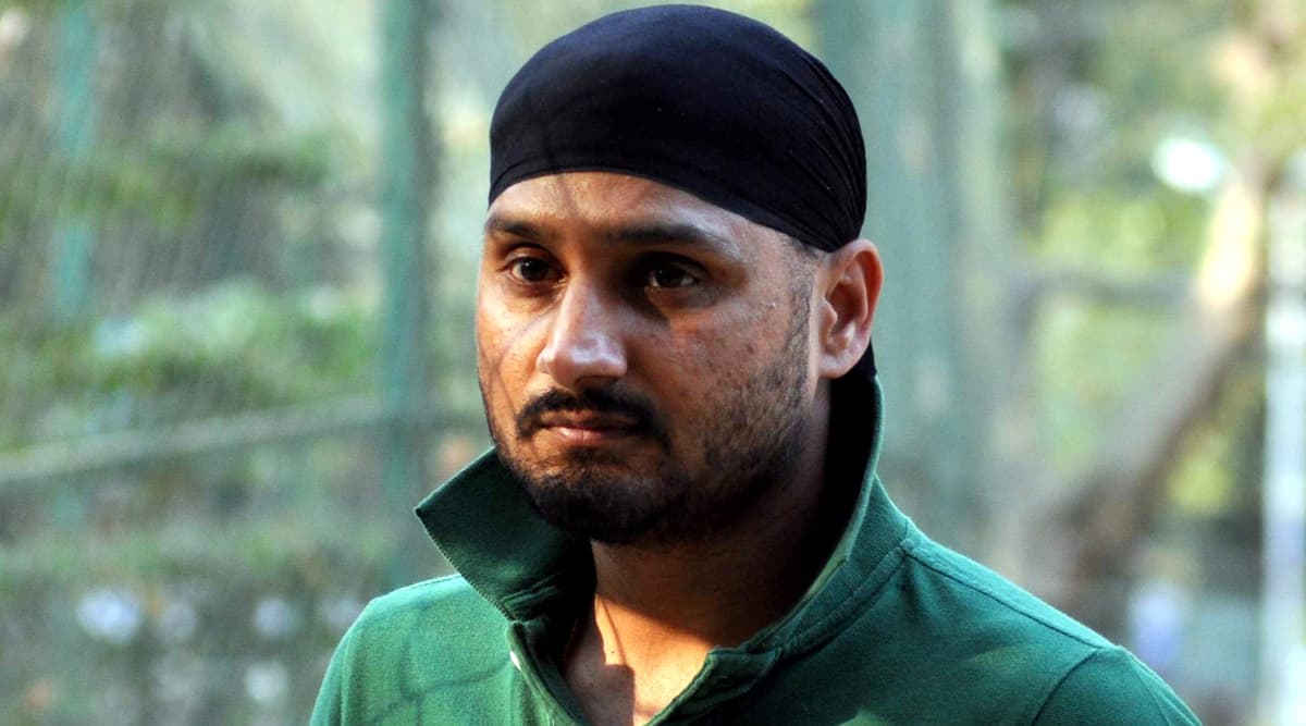 We Have to Change Our Attitude Towards Police as the Country Fights Against Coronavirus Pandemic: Harbhajan Singh We Have to Change Our Attitude Towards Police as the Country Fights Against Coronavirus Pandemic: Harbhajan Singh