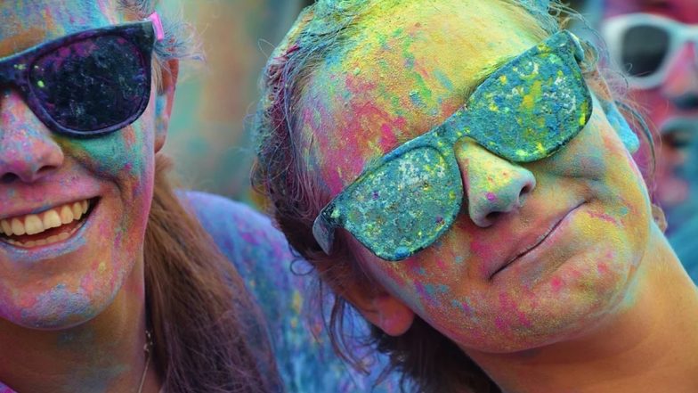 Holi 2020: How to Remove Colours From Your Face and Body After Playing in The Festival of Colours