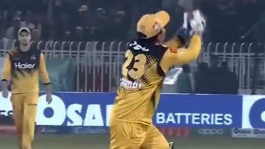 Kamran Akmal Drops Another Easy Catch During Peshawar Zalmi vs Quetta Gladiators PSL 2020 Match; Twitterati Troll the Wicket-Keeper, Post Funny Memes and Jokes