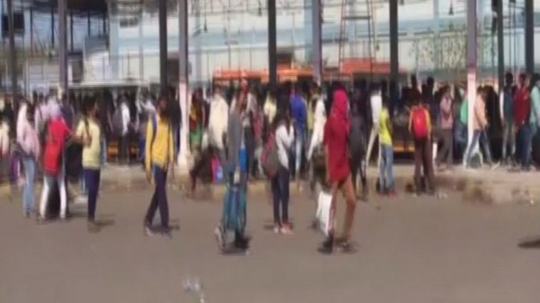 Coronavirus Lockdown: Over 3,000 Migrant Labourers Stranded in Andhra Pradesh