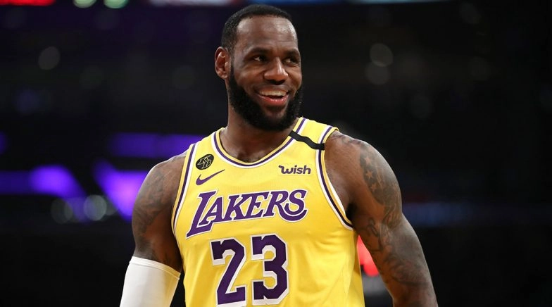 LeBron James Picks Cristiano Ronaldo and Entire Liverpool Squad As His Favourite Football Players