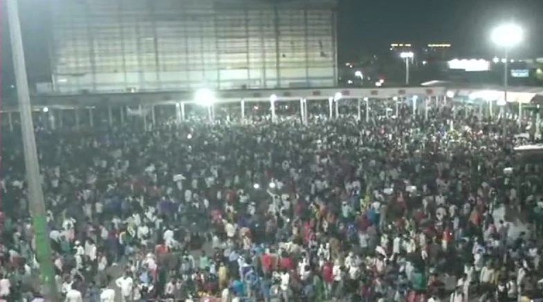 Watch: Lockdown-Hit Migrant Labourers, in Large Numbers, Gather at Delhi's Anand Vihar Bus Terminal
