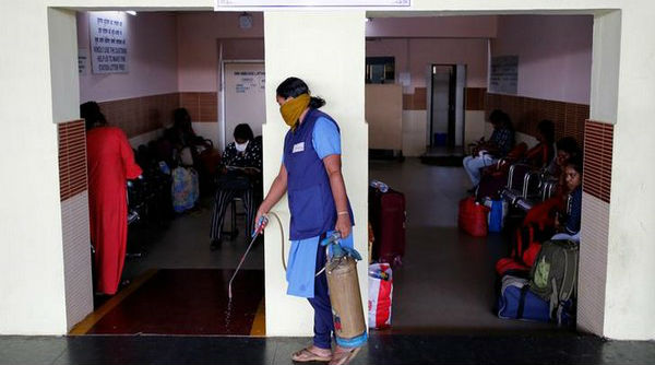 COVID-19 Outbreak: Six Passengers Stamped for Home Quarantine Deboarded by Authorities at Borivali Station in Mumbai