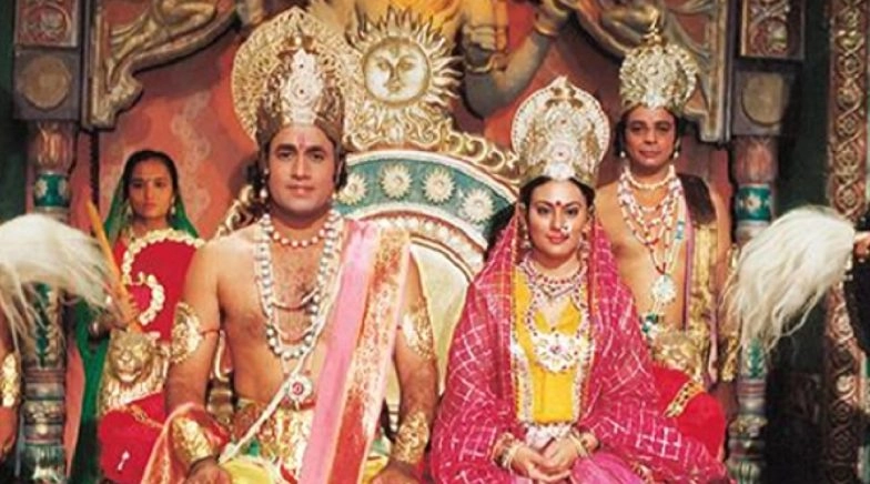 Arun Govil, Lord Ram In DD National’s Ramayan Watches the Show with Family (View Pic)
