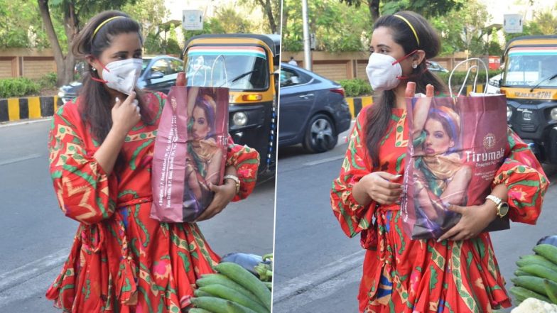 Rashami Desai Wears a Mask and Goes Grocery Shopping Amid the Coronavirus Outbreak (Watch Video)