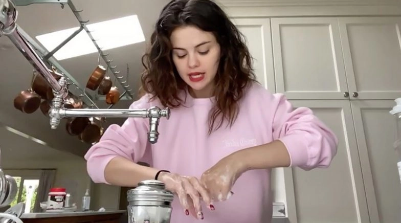 Video! Selena Gomez Takes Up The Safe Hands Challenge