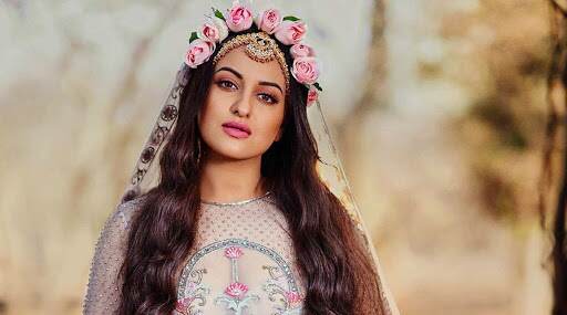 Sonakshi Sinha Replies To A Person Asking For Pictures Of Her Soles And It's Funny