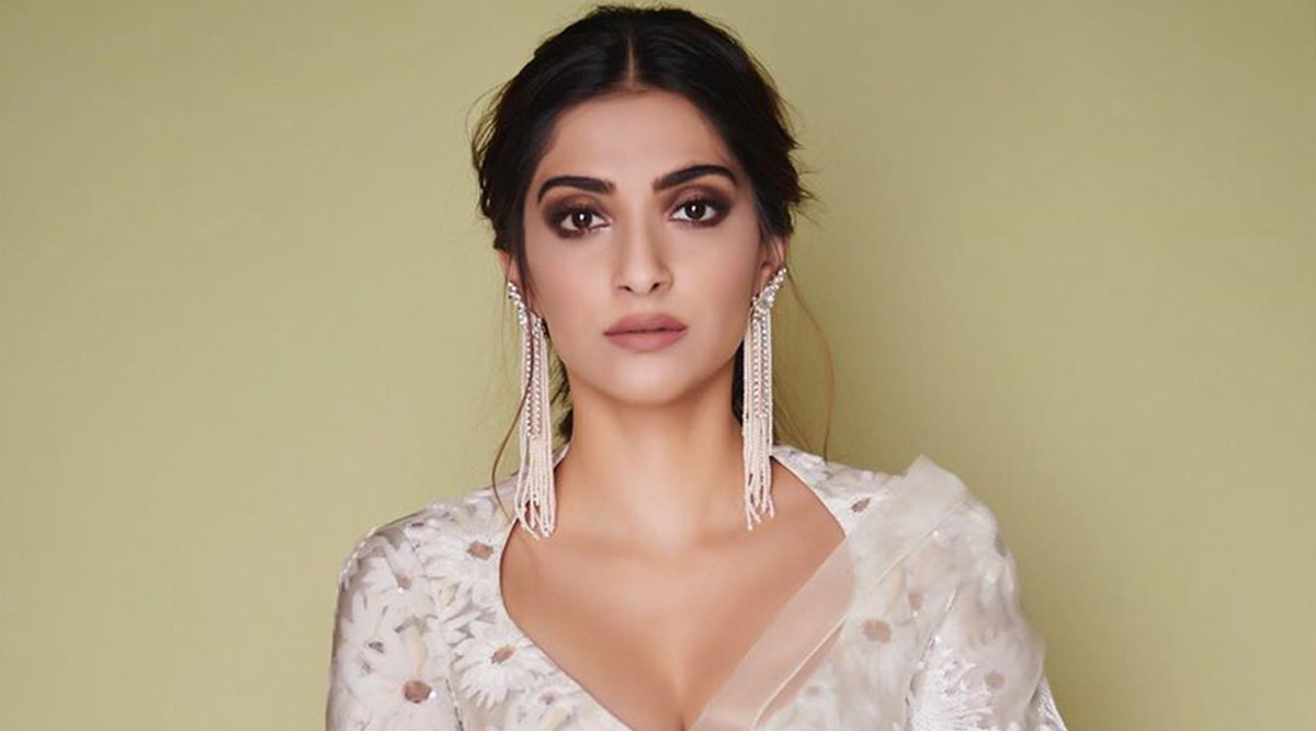 Sonam Kapoor Disables the Comments Section on her Instagram Account after  Nepotism Debate Gains Momentum on Social Media | ðŸŽ¥ LatestLY