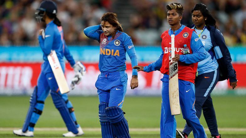 Taniya Bhatia Goes Off Field for Concussion Test after Being Hit on Head during IND vs AUS ICC Women’s T20 World Cup 2020 Final