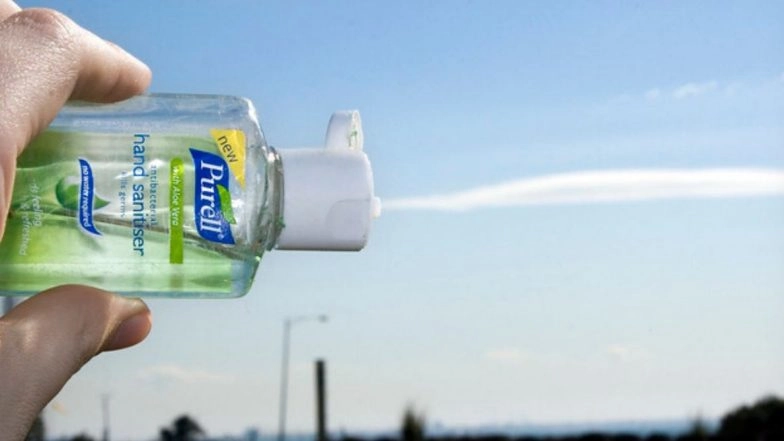 Can Leaving a Bottle of Alcohol-Based Hand Sanitiser Cause Fire in a Car? All You Need to Know About the Safety and Efficacy of Storing Hand Rubs in a Vehicle