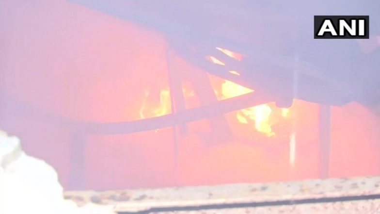 Fire in Mumbai: Massive Blaze Breaks Out at a Jogeshwari Godown, 7 Fire Tenders Bring Raging Flames Under Control