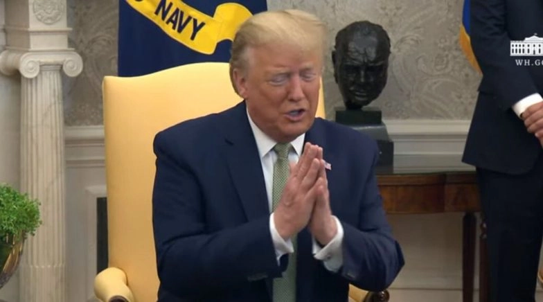 COVID-19 Outbreak: Donald Trump and Irish PM Leo Varadkar Greet Each Other with 'Namaste' 