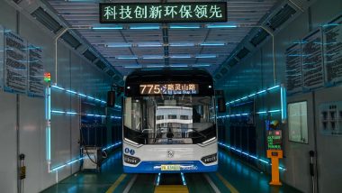 Coronavirus Outbreak in China: Ultraviolet Light Being Beamed to Disinfect Buses And Lifts, Watch Video