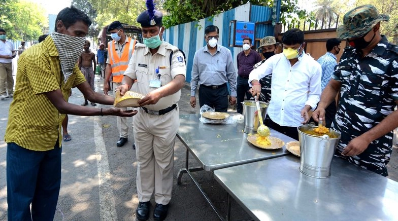 Good Samaritans Are Helping Senior Citizens, Support Staff, Needy & Strays During COVID-19 Lockdown