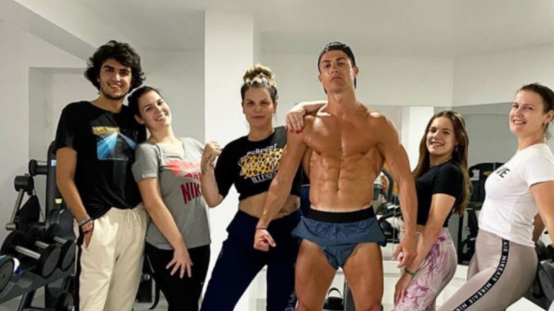 Cristiano Ronaldo Flaunts his Abs During Self-Quarantine, Poses for a Photo With his Sisters