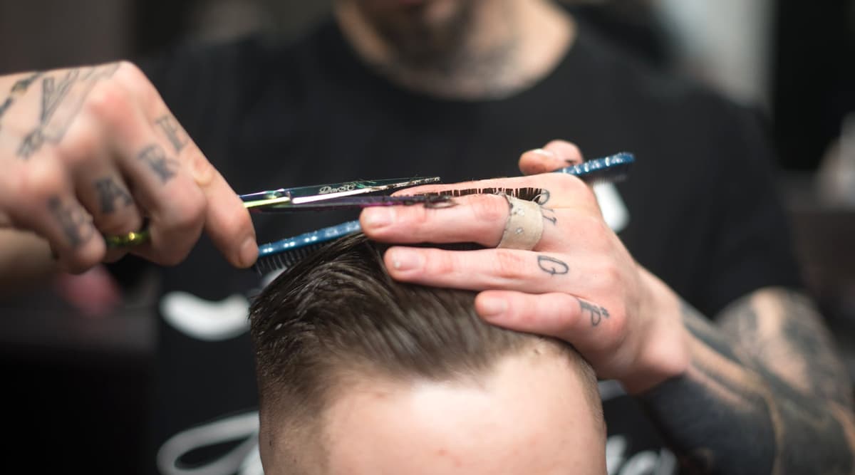 ‘How to Cut Your Own Hair Men’ Spikes on Google Trends Amid Coronavirus Lockdown, Here Are Easy & Useful Tips to Get Haircut at Home (Watch Video Tutorial) ‘How to Cut Your Own Hair Men’ Spikes on Google Trends Amid Coronavirus Lockdown, Here Are Easy & Useful Tips to Get Haircut at Home (Watch Video Tutorial)