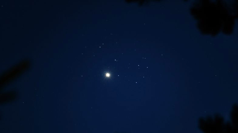Venus Meets the Pleiades Photos: Twitterati Shares Breathtaking Shots of The Rare 'Cosmic Hug' Between The Planet and 'Seven Sisters'