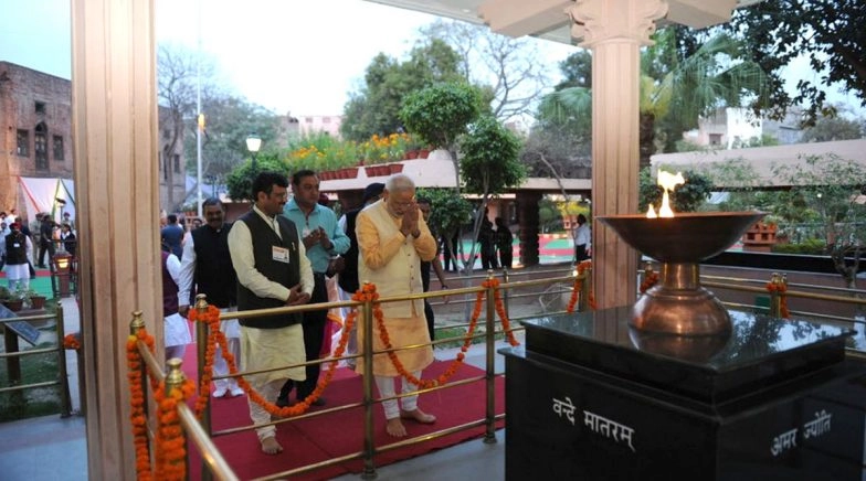 PM Narendra Modi Pays Homage to Jallianwala Bagh Martyrs, Lauds Their Courage and Sacrifice 