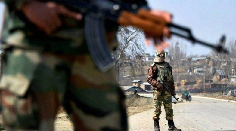 Jammu And Kashmir: Terrorists Open Fire at CRPF Troops in Pulwama District, One Jawan Injured