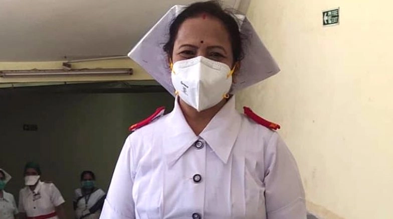 Kishori Pednekar, BMC Mayor, Dons Nurse Uniform to Boost Morale of Medical Staff; Watch Video