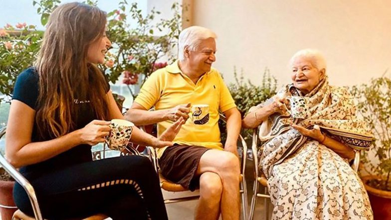 Kanika Kapoor is Making Some Warm Memories with Her Family as They Continue to Observe Quarantine Together (View Pic)
