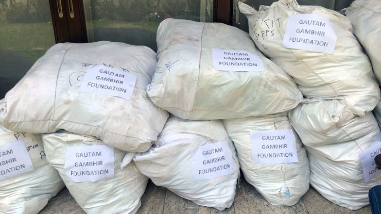 Gautam Gambhir Sends 1,000 PPE Kits to Delhi's LNJP Hospital, Challenges Arvind Kejriwal to Discharge His Role in COVID-19 Fight