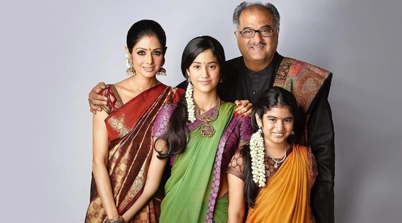 Throwback Pic! When Janhvi Kapoor, Khushi Posed With Sridevi and Boney Kapoor For a Family Snap