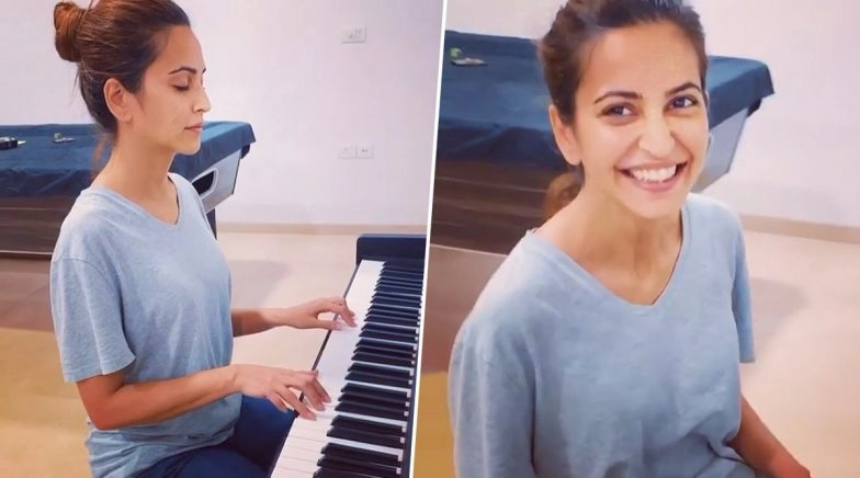  Kriti Kharbanda Plays Money Heist Song Bella Ciao on Piano with Her Eyes Closed (Watch Video)