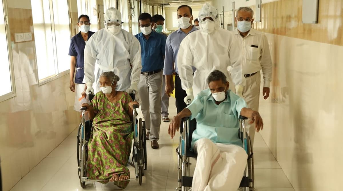 India's Oldest COVID-19 Patient, 93-Year-Old Thomas Abraham, Discharged From Hospital in Kerala After Recovery (View Pic) India's Oldest COVID-19 Patient, 93-Year-Old Thomas Abraham, Discharged From Hospital in Kerala After Recovery (View Pic)