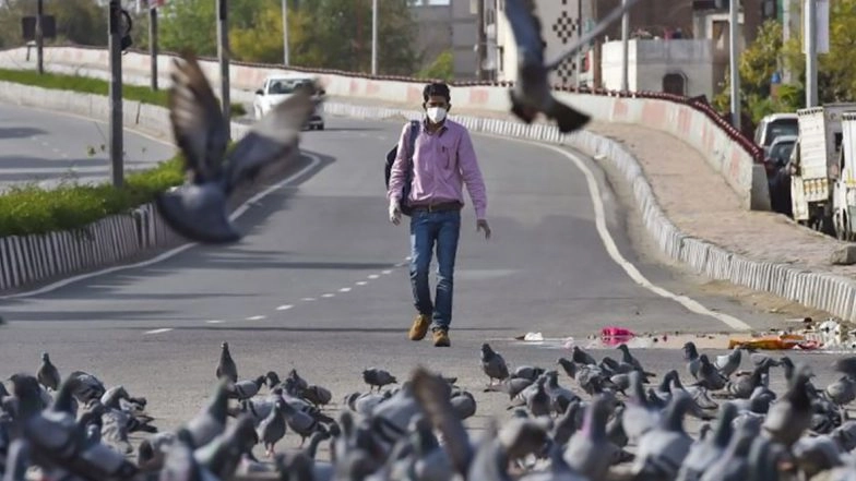 Air Pollution Levels in Delhi Drop by 49% Amid Lockdown, Skies Turn Azure Blue
