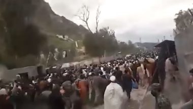 Over 20,000 Afghans Cross Pakistan's Torkham Border During the Last Four Days of Border Reopening (Watch Video)