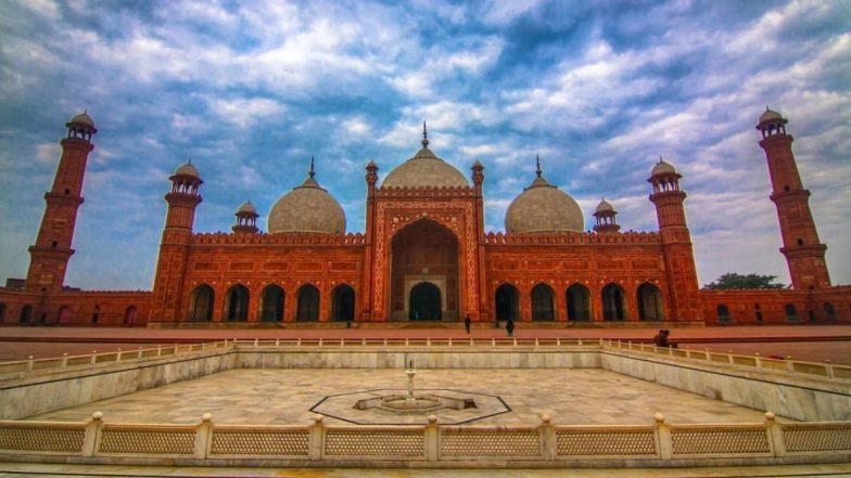 Ramadan 2020: Pakistan's Mosques to Remain Open For Friday Congregational Prayers and Taraweeh as Imran Khan Govt Defies Worldwide COVID-19 Curbs