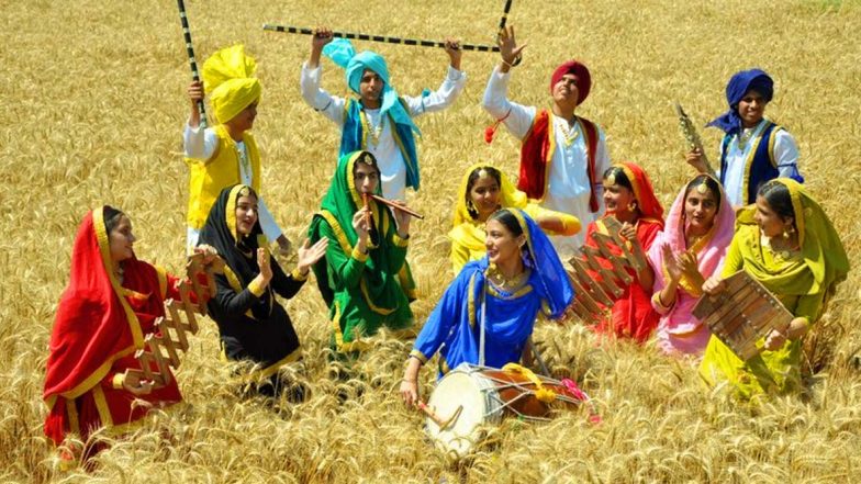 Happy Baisakhi 2020 Greetings & HD Photos: Twitterati Wish Sikh New Year With Punjabi Messages, GIF Images, Colourful Wallpapers, and Uplifting Quotes