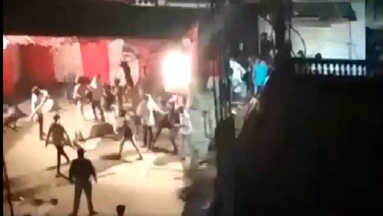 Mob in COVID-19-Hit Locality of Bengaluru Vandalises Barricades Installed to Seal Off Roads (Video)