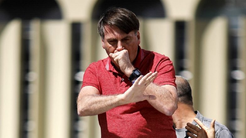 Brazil President Jair Bolsonaro Joins Anti-Quarantine Rally in Brasilia With No Face Mask, Coughs Several Times (Watch Video)