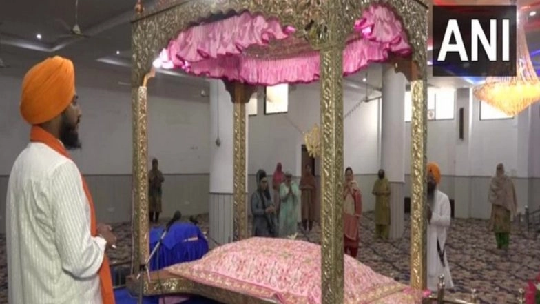 Baisakhi 2020: Devotees Offer Prayers at Gurdwara in Jammu and Kashmir, Flout Lockdown Rules