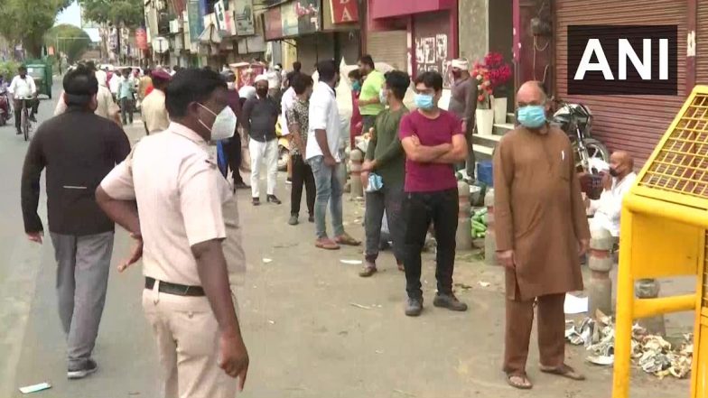 Gaffar and Naiwala Markets in Delhi Closed from 10 PM Today Till 10 PM of 11th July for Flouting COVID-19 Norms