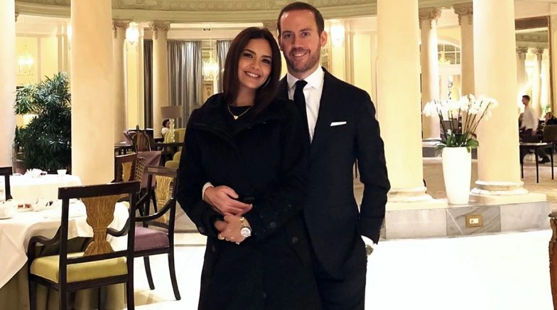 Esha Gupta Makes It Insta Official With Boyfriend Manuel Campos Guallar!