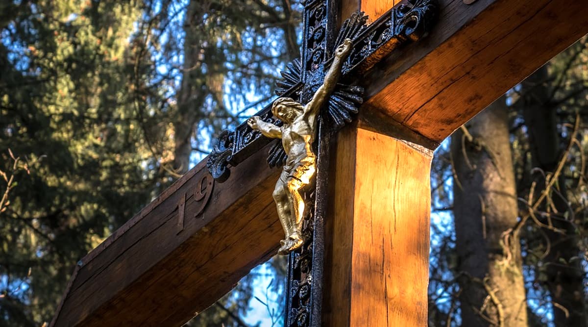 Good Friday 2020 FAQs: From 'How is Good Friday Observed? to 'What Are Good Friday Beliefs And Traditions?' Most Asked Questions on Christian Observance Answered Good Friday 2020 FAQs: From 'How is Good Friday Observed? to 'What Are Good Friday Beliefs And Traditions?' Most Asked Questions on Christian Observance Answered