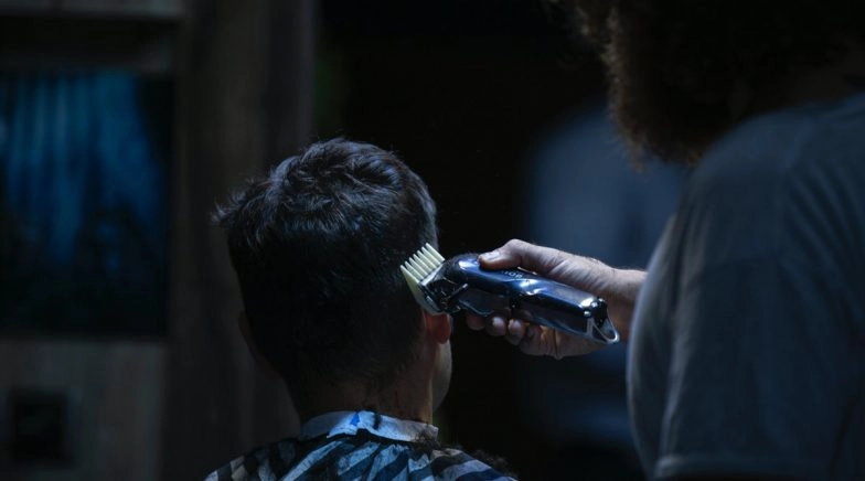 How to Cut Men's Hair at Home During Quarantine ? A Step by Step Guide (Watch Video)