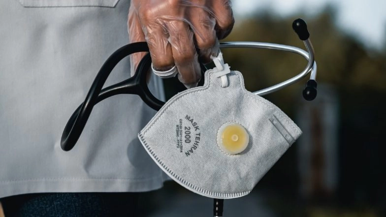 Called 'Coronavirus Carrier' by Neighbours, Delhi Doctor Moves to OYO Rooms, Says 'Housing Society Ostracised Him For Treating COVID-19 Patients'