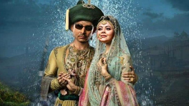 Bigg Boss 13's Devoleena Bhattacharjee Gets  Showered With Hearts and Roses  From Kamaal R Khan, Fans Trend  #KamLeena and Give Birth to  Hilarious Memes!